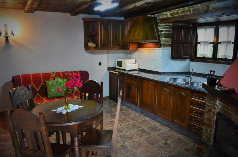 Casa Freixe Apartamentos Rurales Santa Eulalia de Oscos Esterno foto